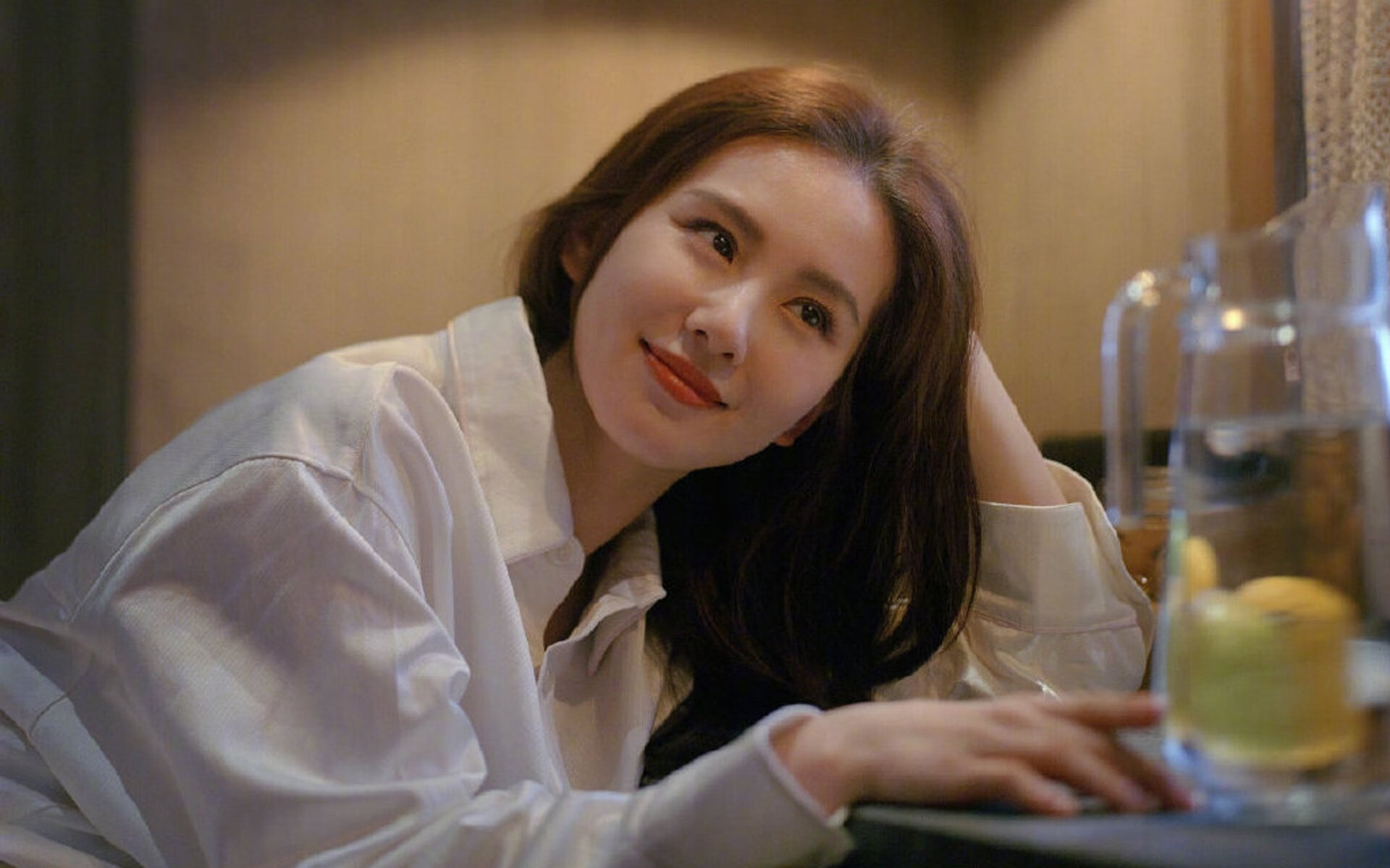 国足热身赛场地首次启用混合草皮，国足热身赛视频