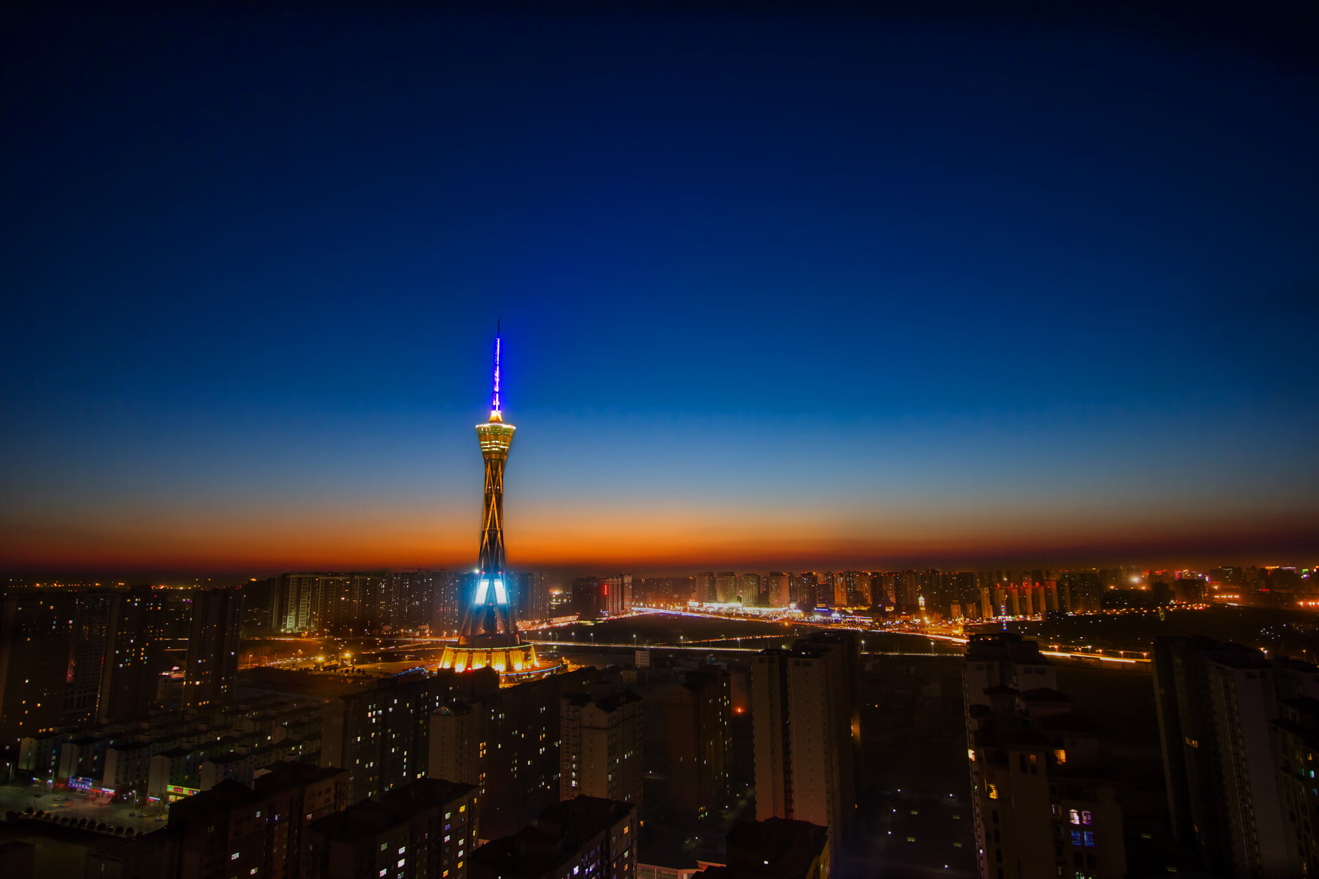 广场舞爱好者自发组织表演活动,广场舞爱好者自发组织表演活动