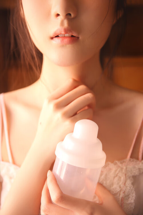 kaiyun.com-西班牙青少年骑手理查德·基尔克高德在国际马术比赛中获得银牌，展现潜力。