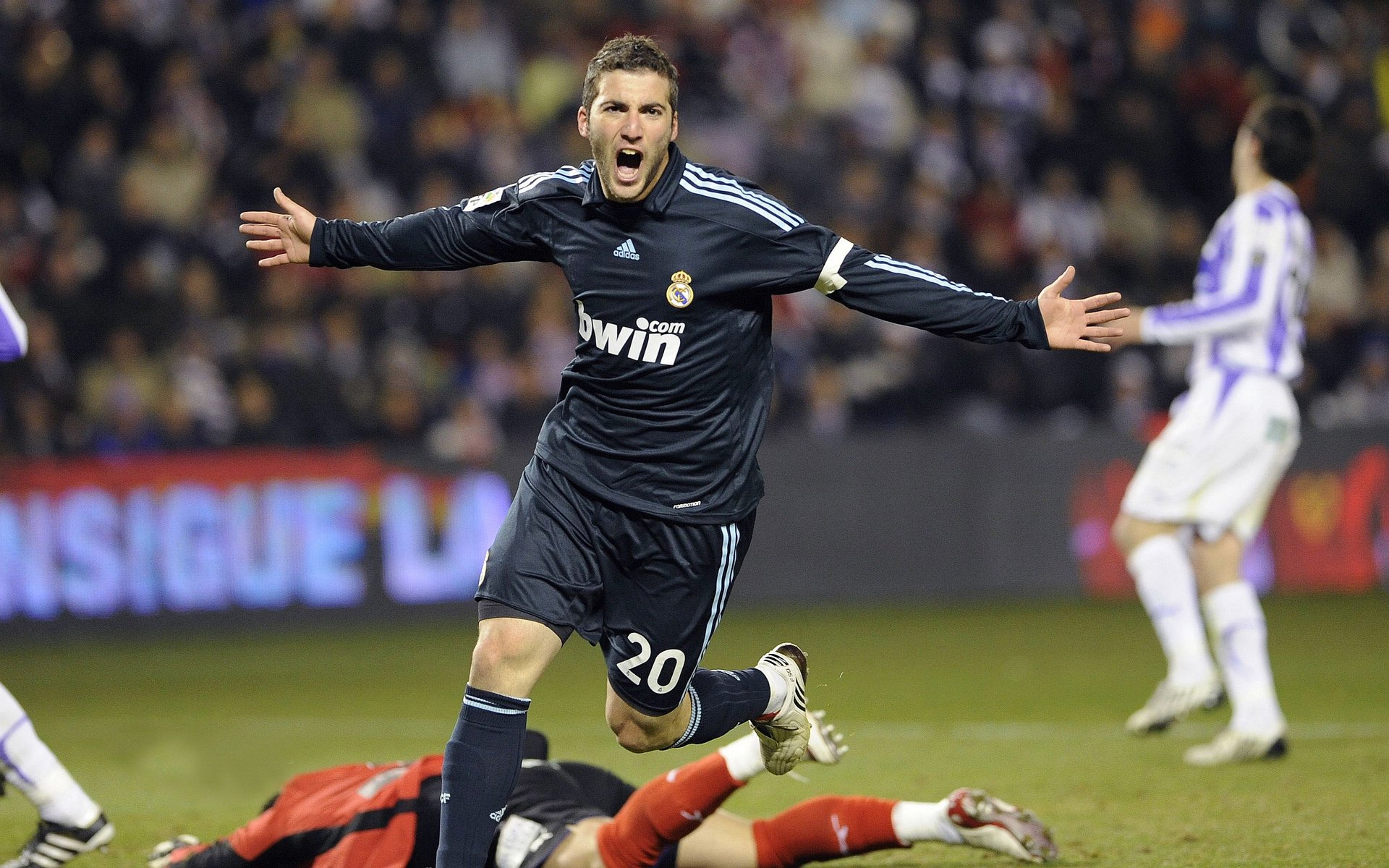 KAIYUN 中国大陆-公牛队员拉文取得全明星赛资格，球迷纷纷点赞，公牛拉文年薪